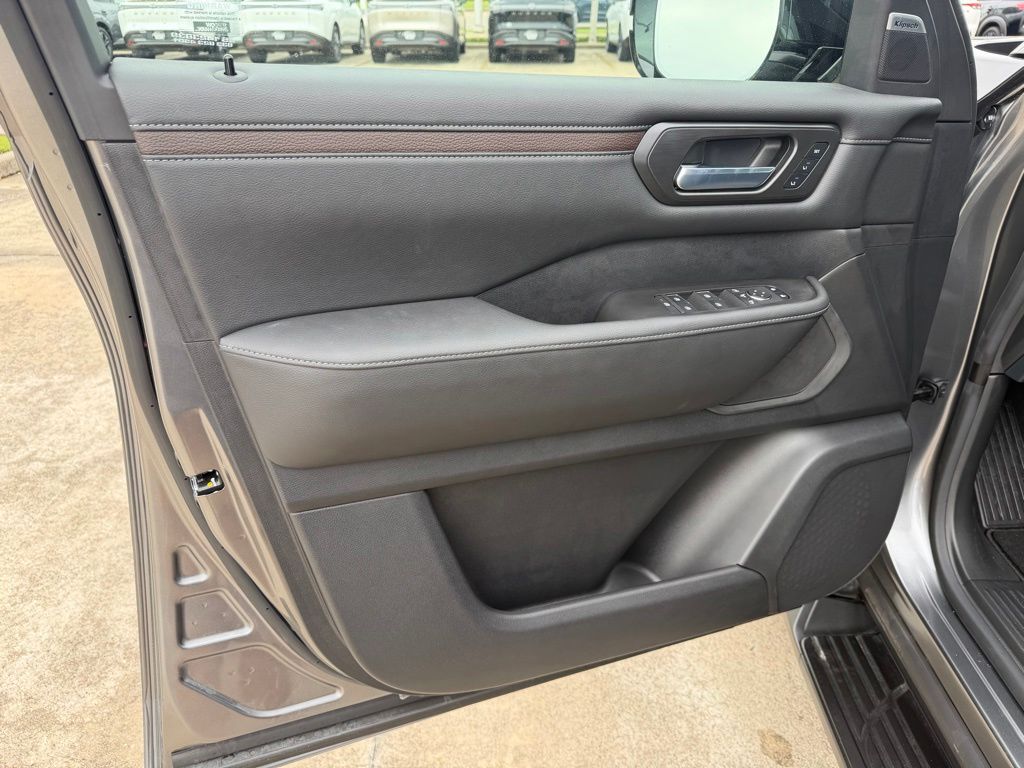 2026 Nissan Armada SL - Photo 13
