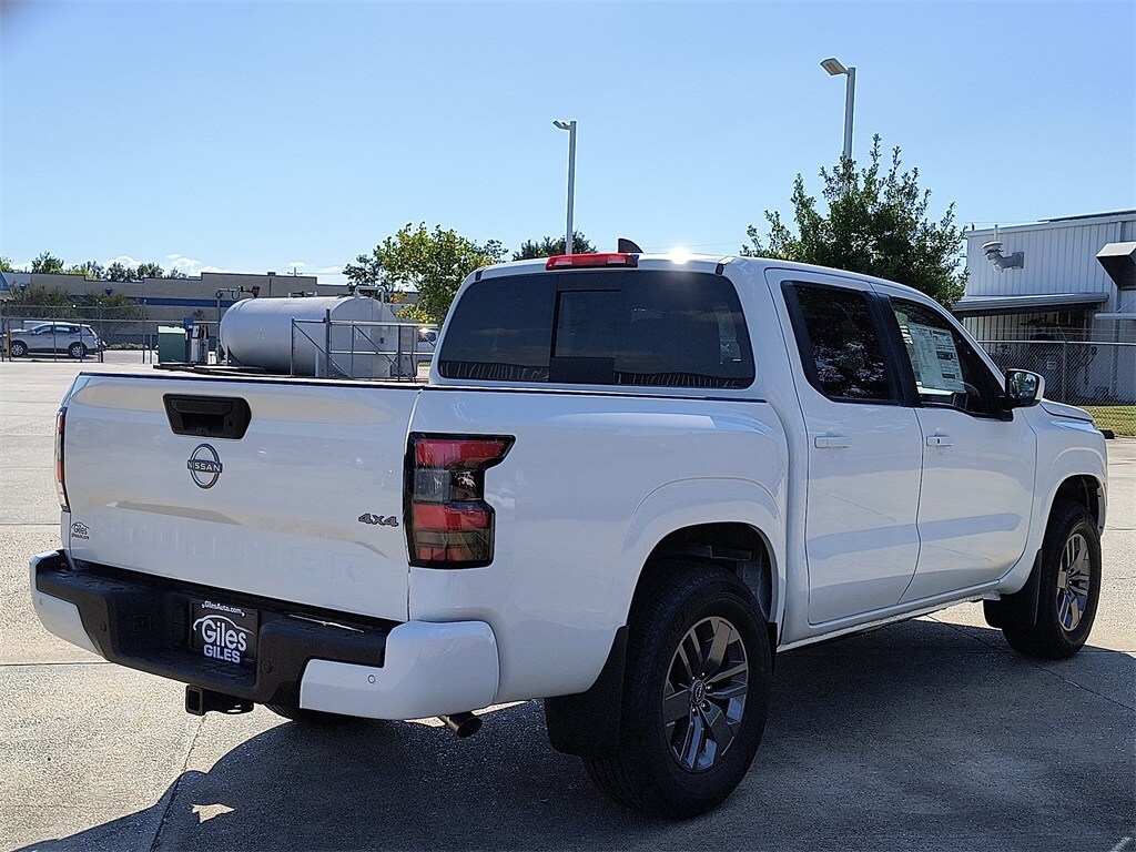 2026 Nissan Frontier SV photo 2