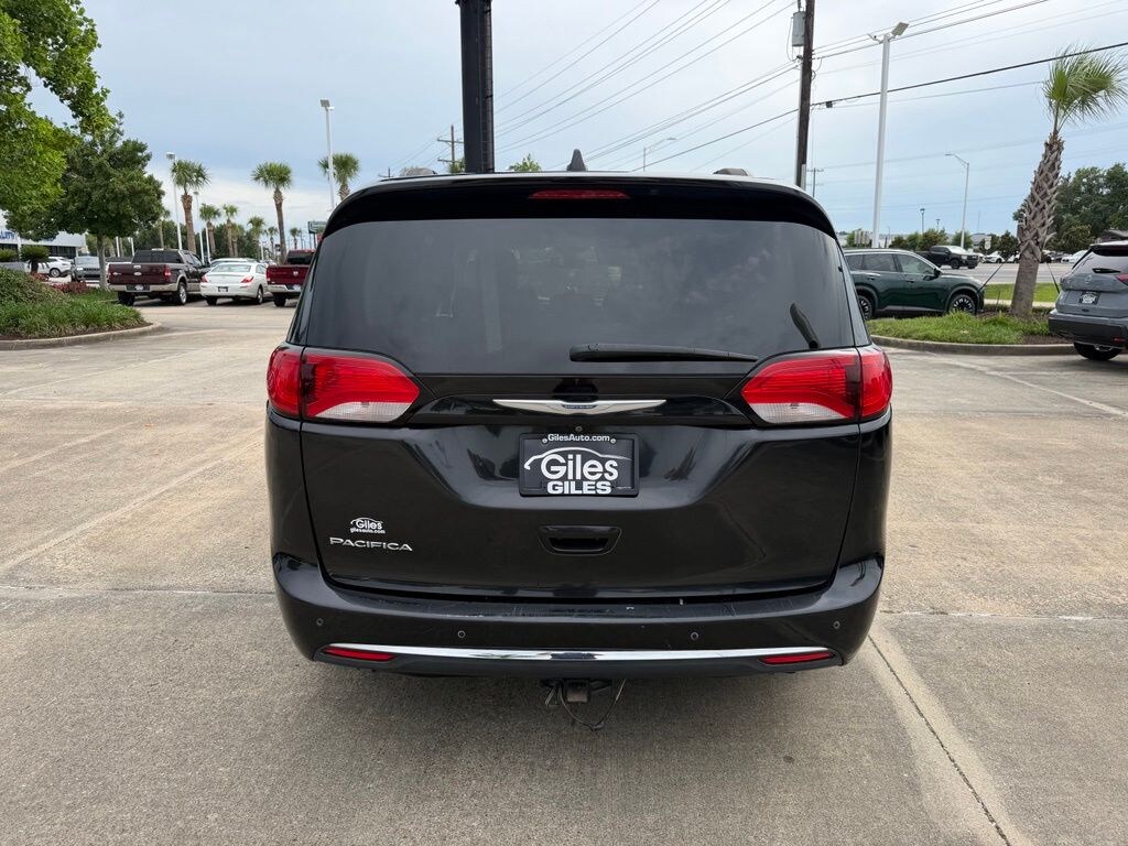 Used 2017 Chrysler Pacifica Touring L Minivan/Van