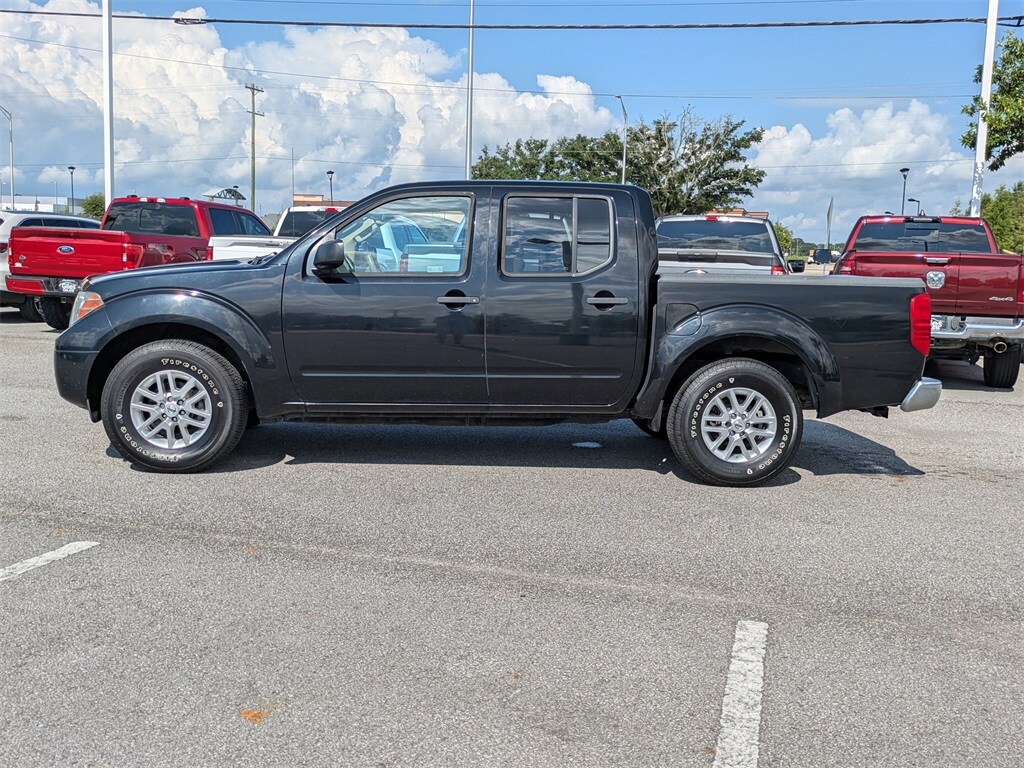 2015 Nissan Frontier SV photo 2