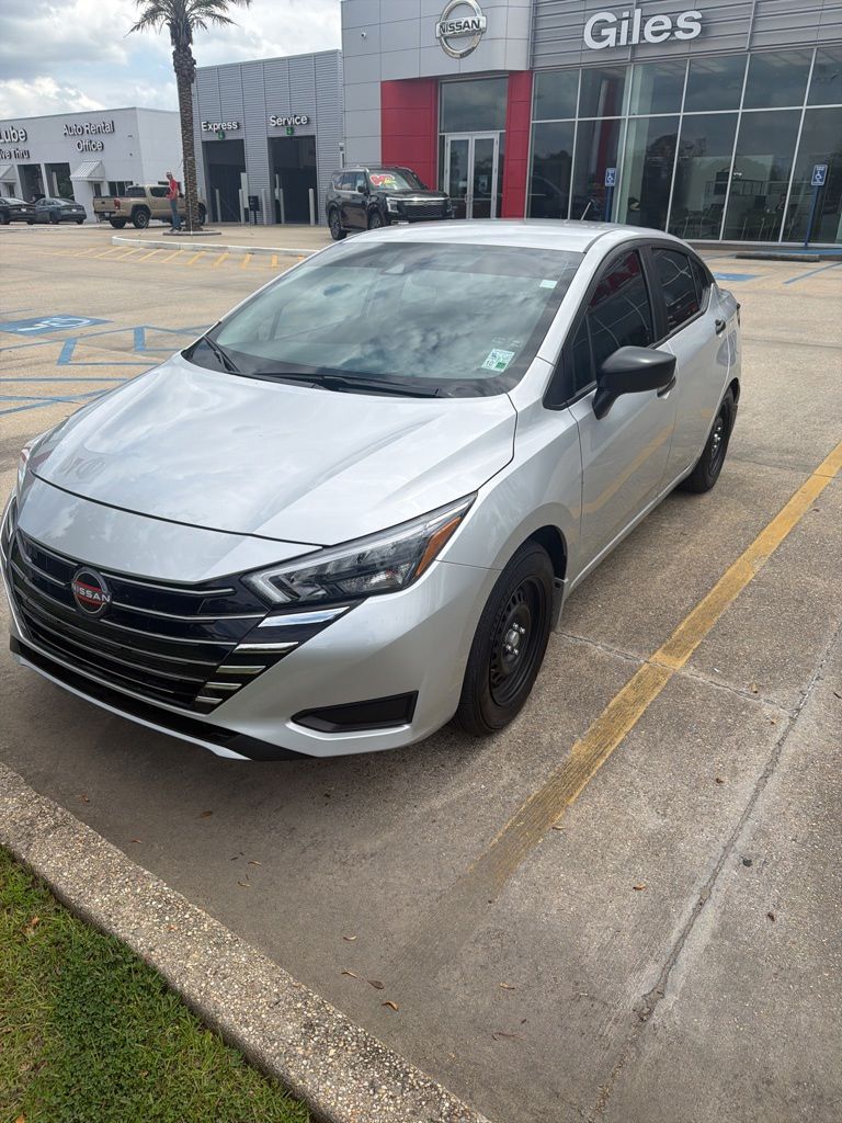 2025 Nissan Versa 1.6 S CVT's photo