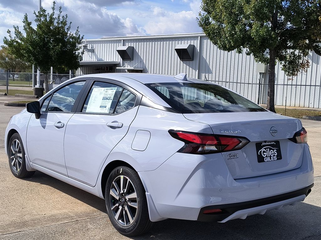 2025 Nissan Versa 1.6 SV photo 3