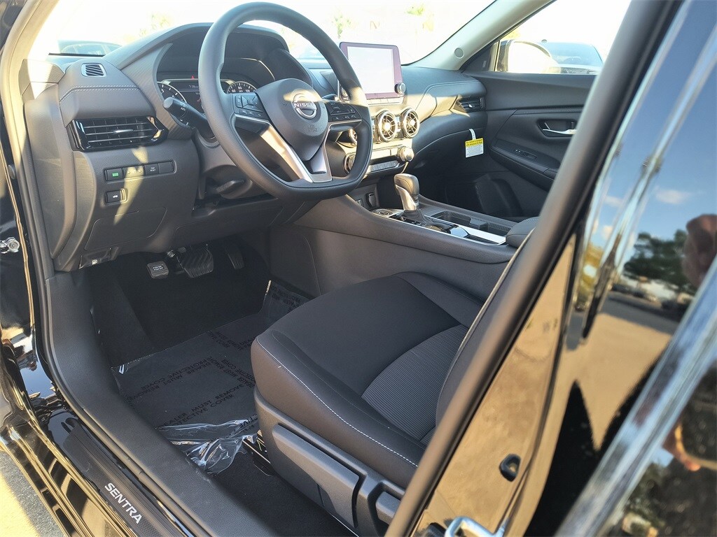 2025 Nissan Sentra SV photo 2