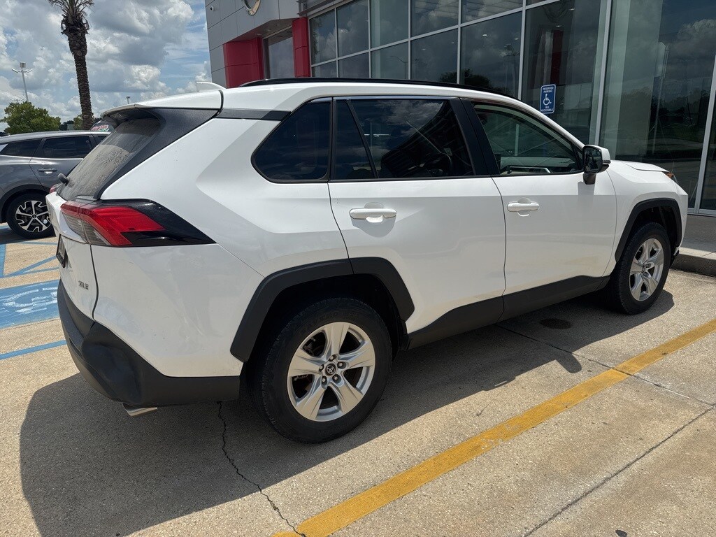 2019 Toyota RAV4 XLE photo 3
