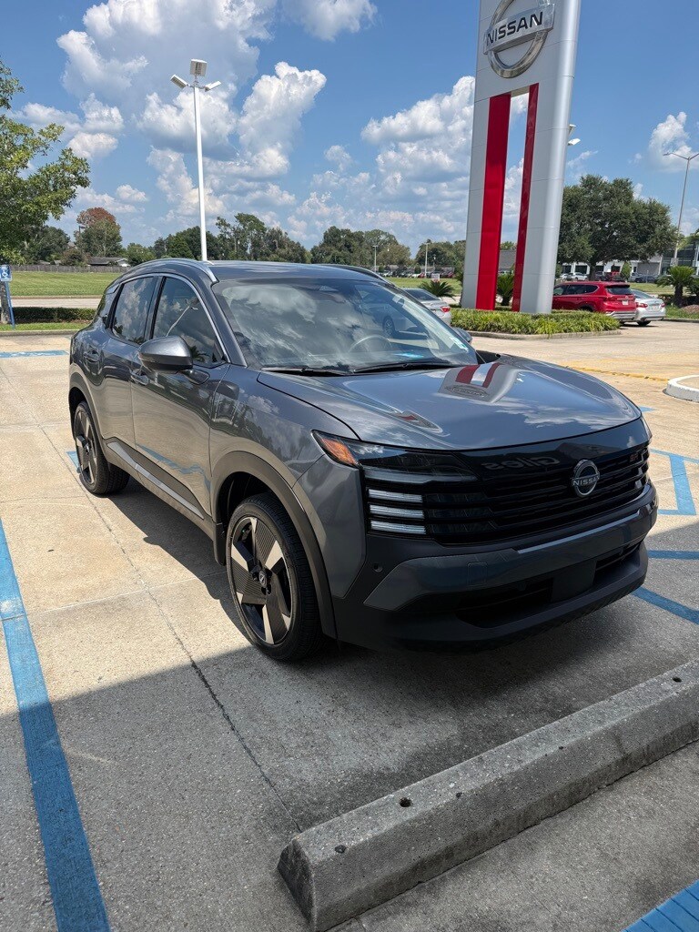 2025 Nissan Kicks SR photo 2