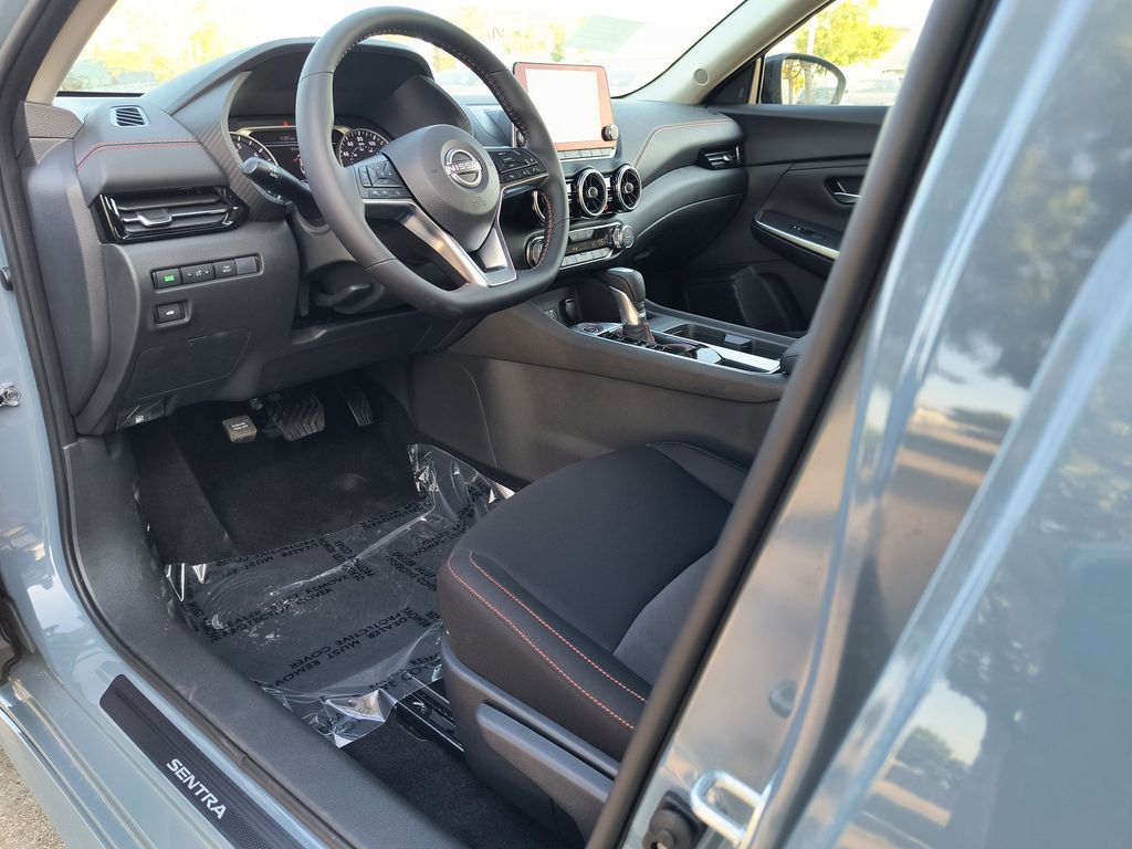 2025 Nissan Sentra SR photo 2