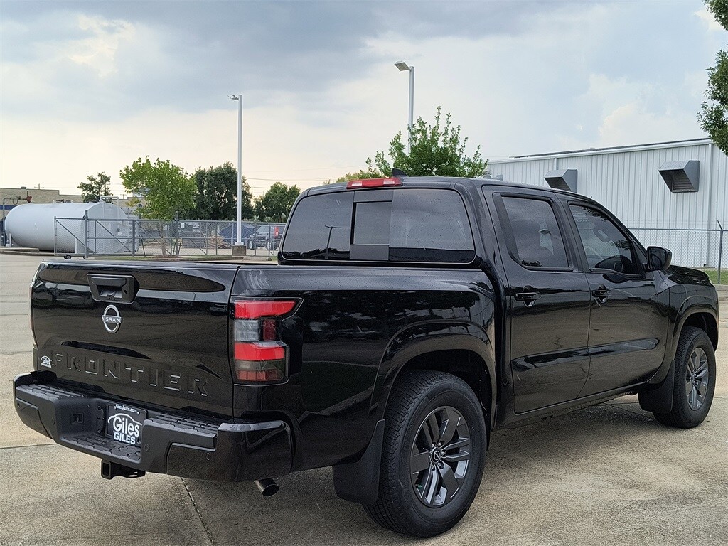 2026 Nissan Frontier SV photo 2