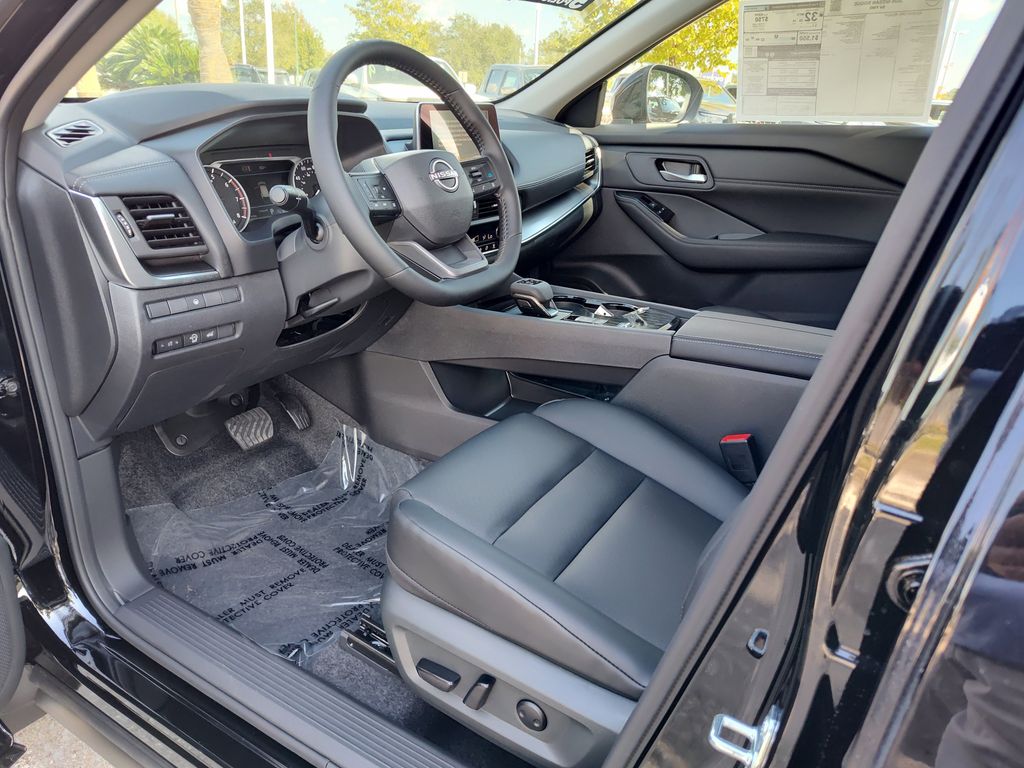 2026 Nissan Rogue SV photo 2