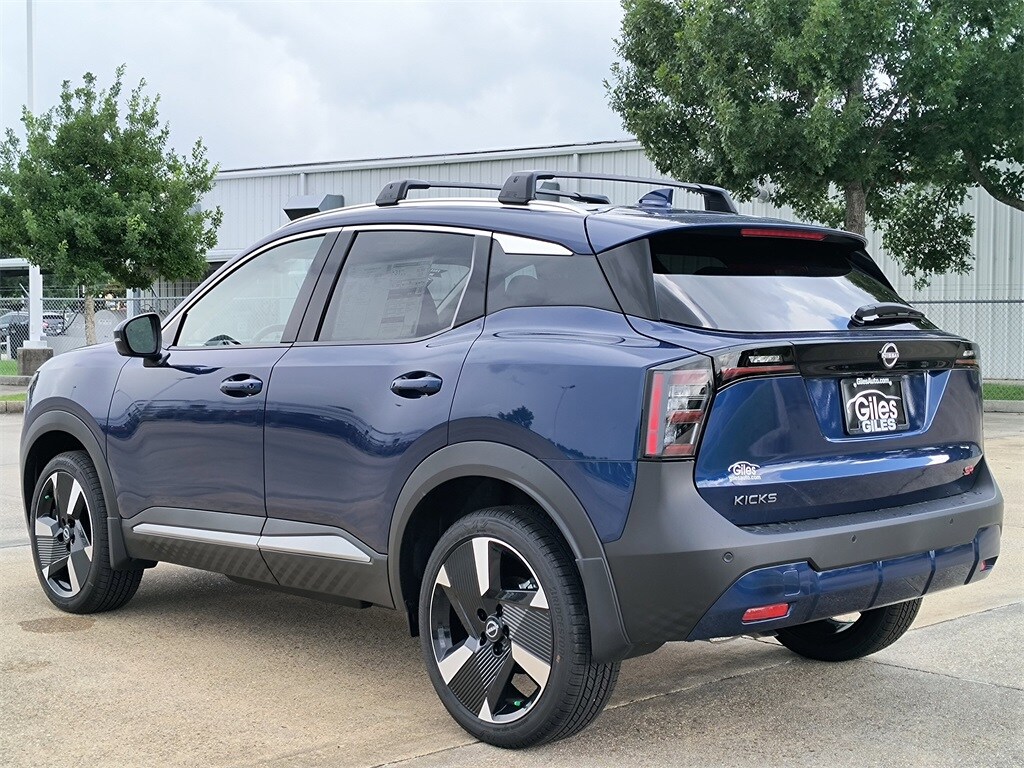 2025 Nissan Kicks SR photo 3
