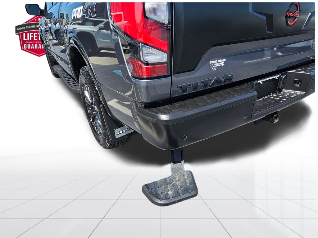 2023 Nissan Titan PRO-4X - Photo 13