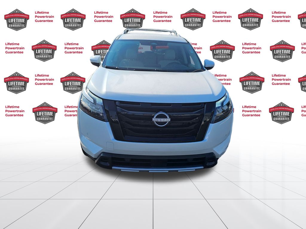 2025 Nissan Pathfinder SL photo 2