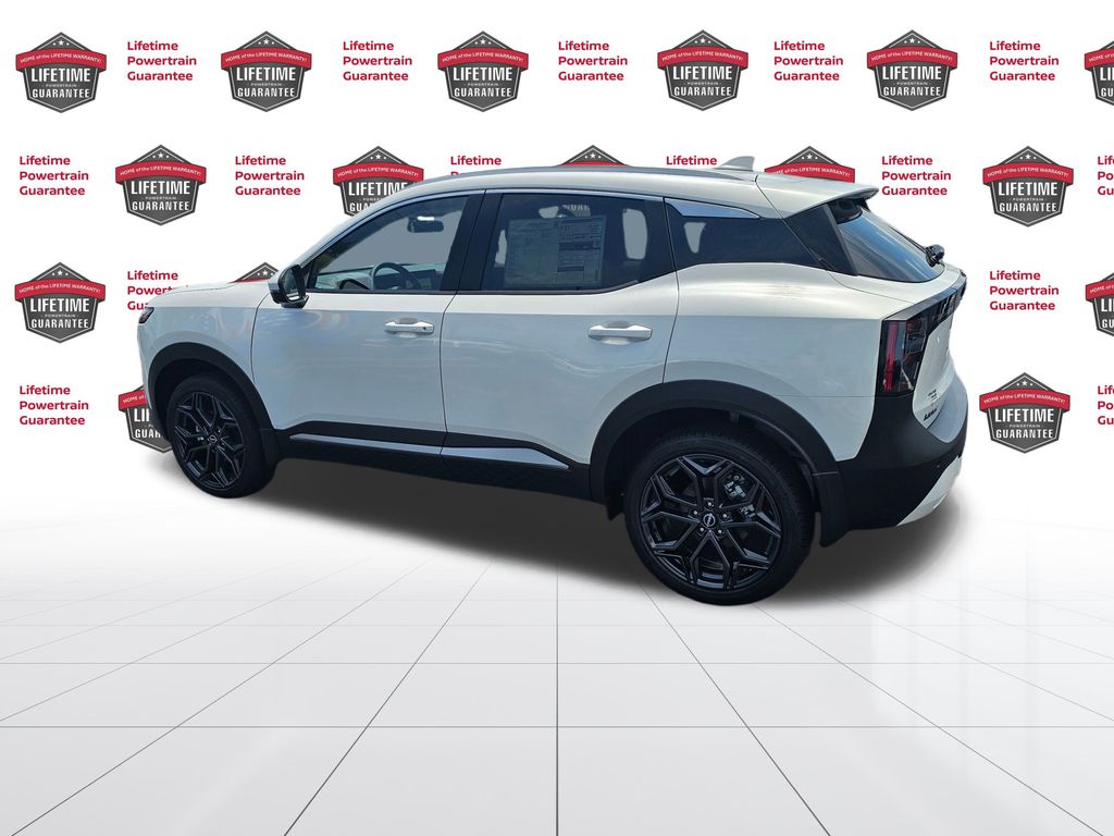 2025 Nissan Kicks SR photo 3