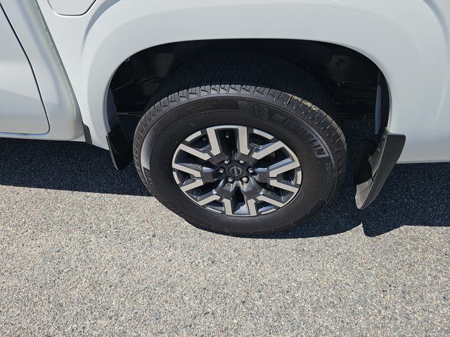 2025 Nissan Frontier SL Crew Cab photo 4