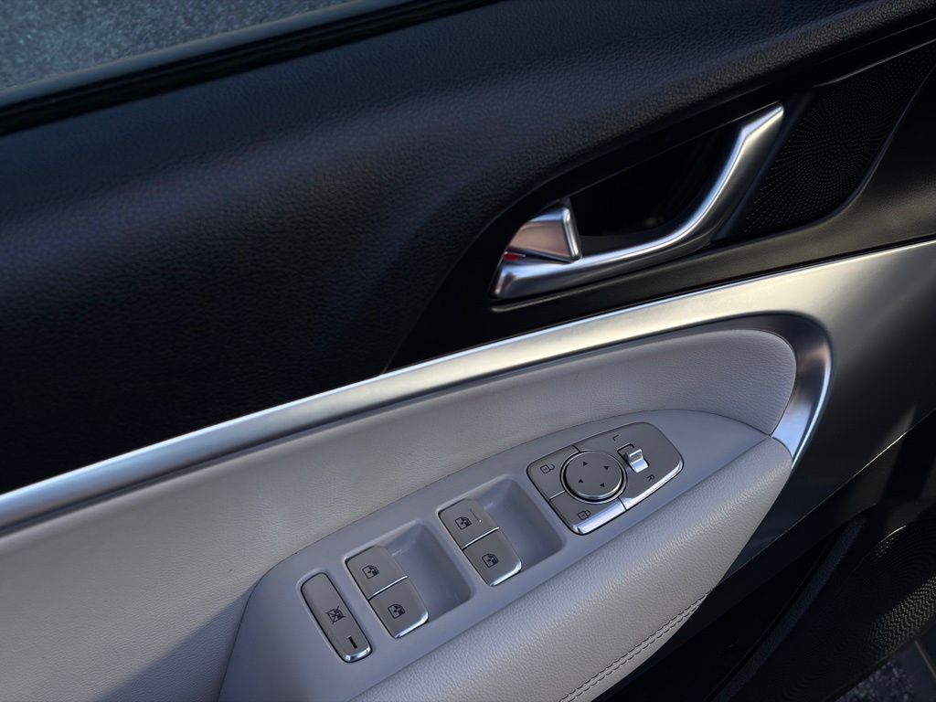 2025 GENESIS G70 Standard - Photo 13