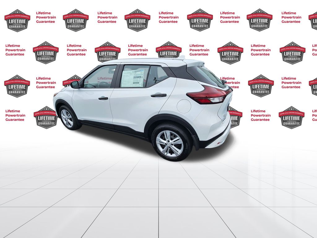2025 Nissan Kicks Play S photo 2