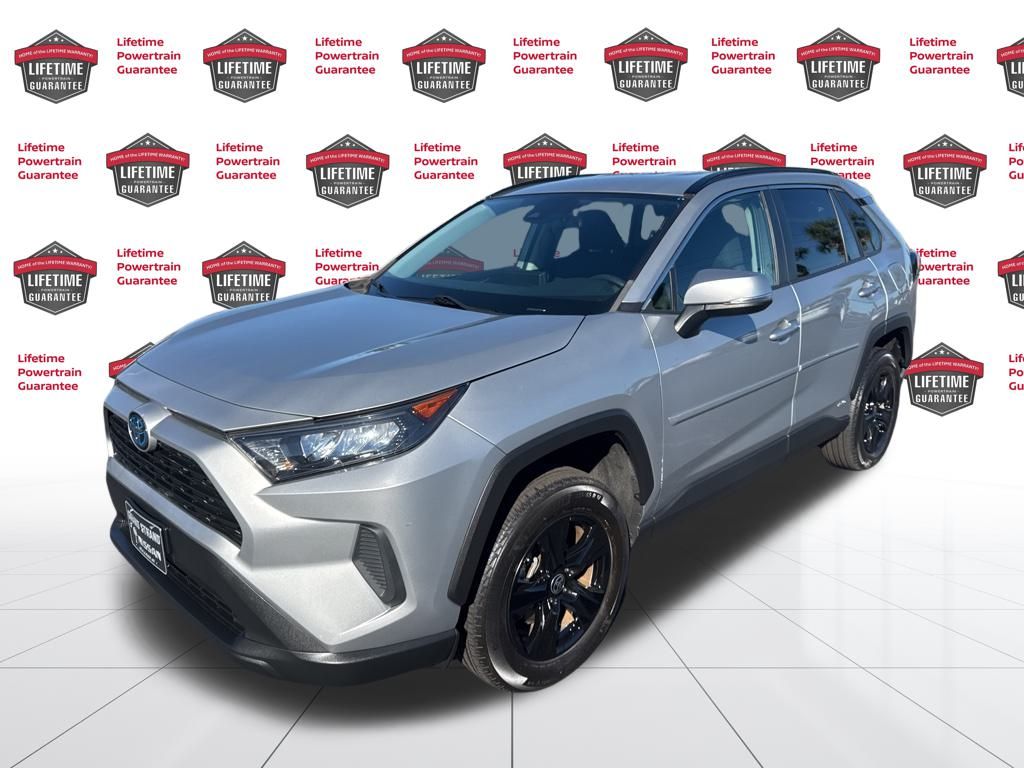 2022 Toyota RAV4 LE's photo