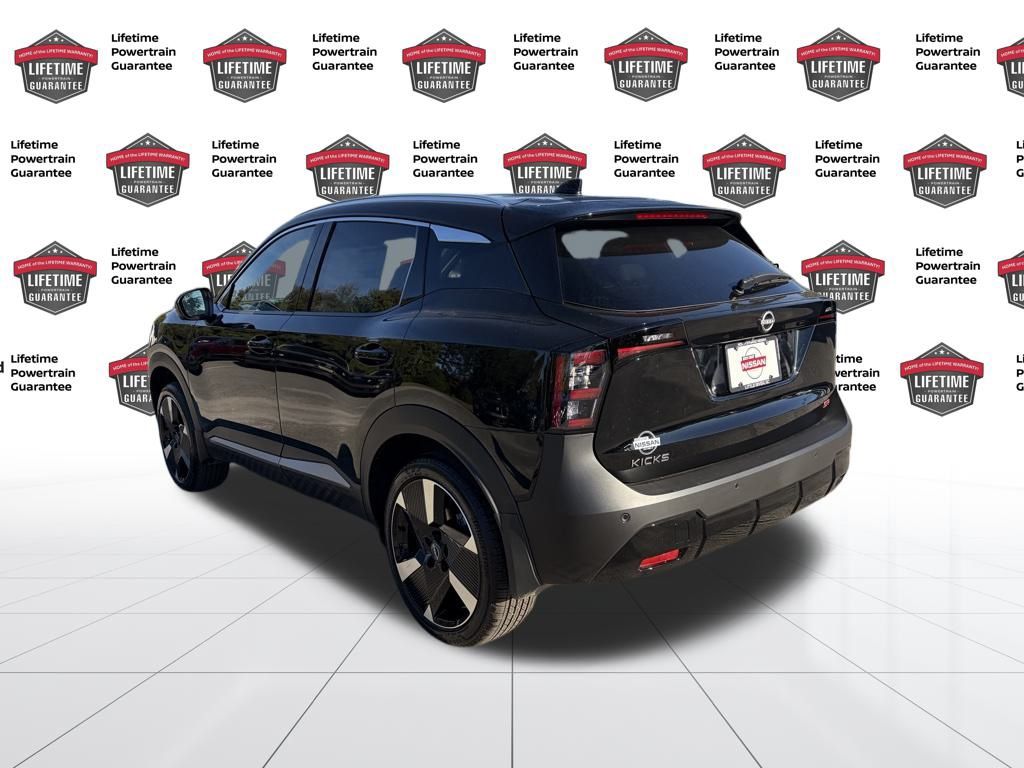 2026 Nissan Kicks SR photo 2