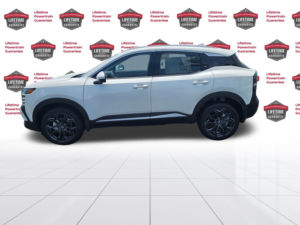 2025 Nissan Kicks SR photo 2
