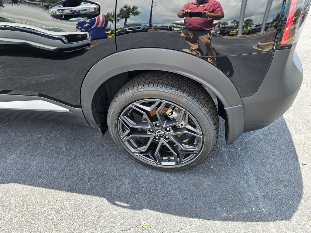 2025 Nissan Kicks SR photo 4