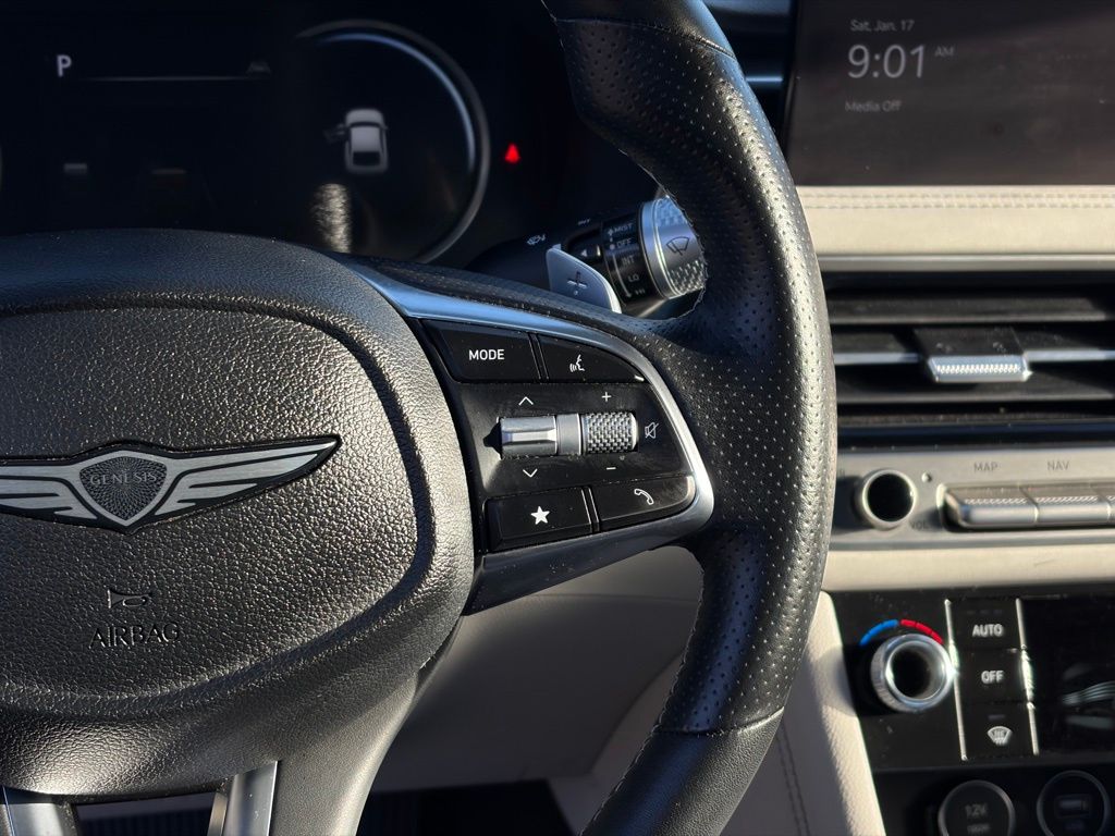 2025 GENESIS G70 Standard - Photo 18