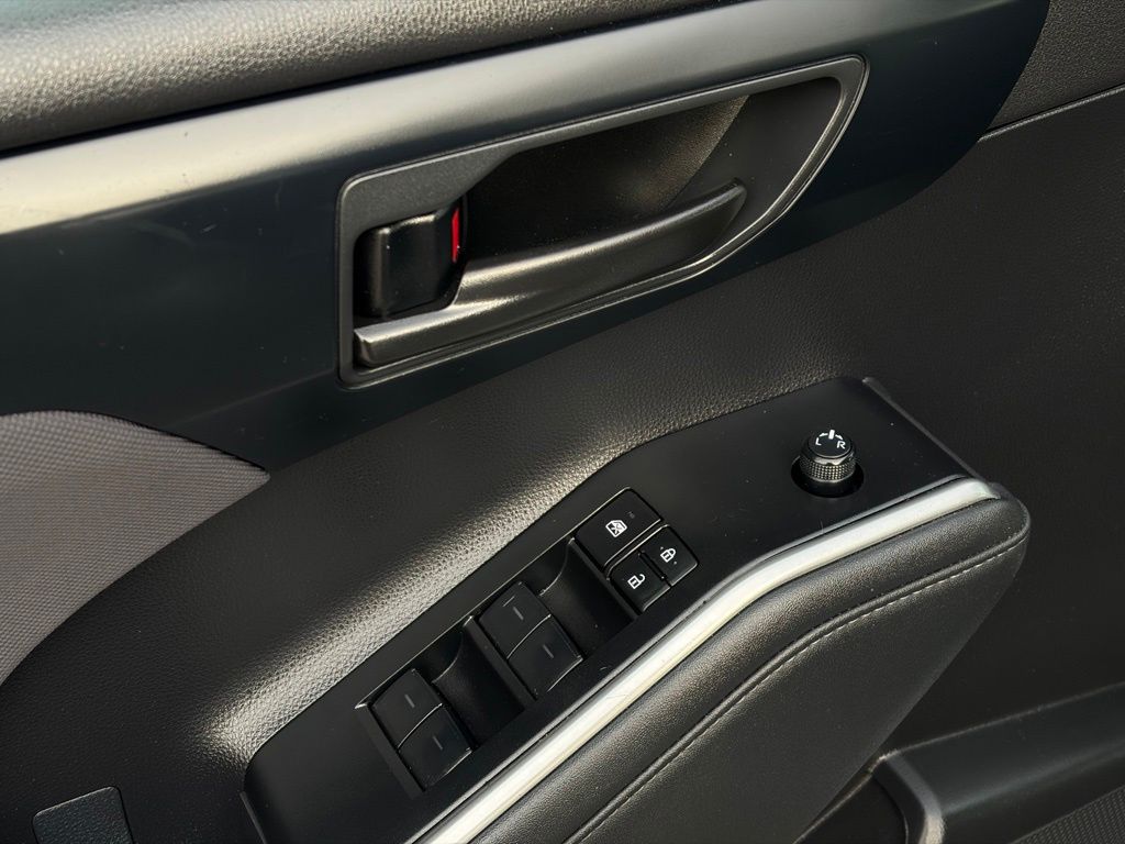 2023 Toyota Highlander LE - Photo 12