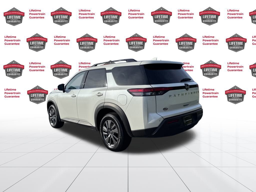 2024 Nissan Pathfinder SV photo 4