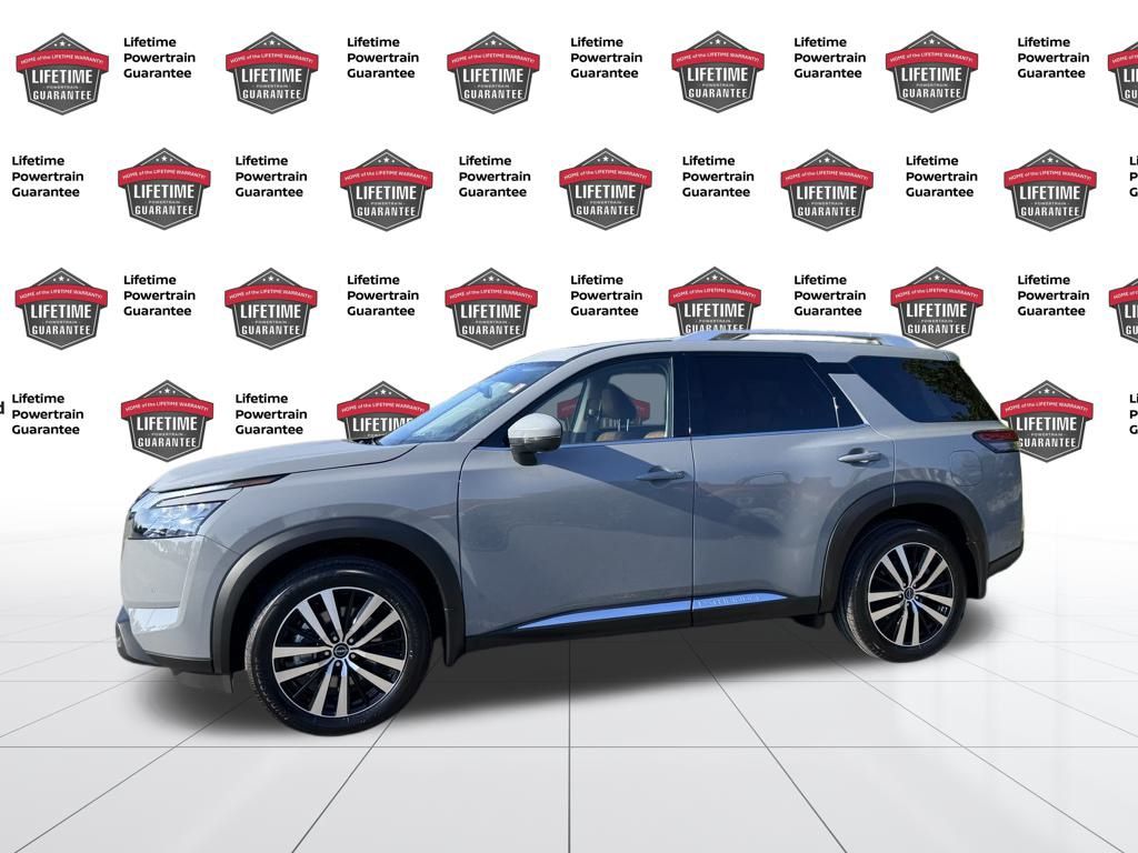 2025 Nissan Pathfinder Platinum photo 2