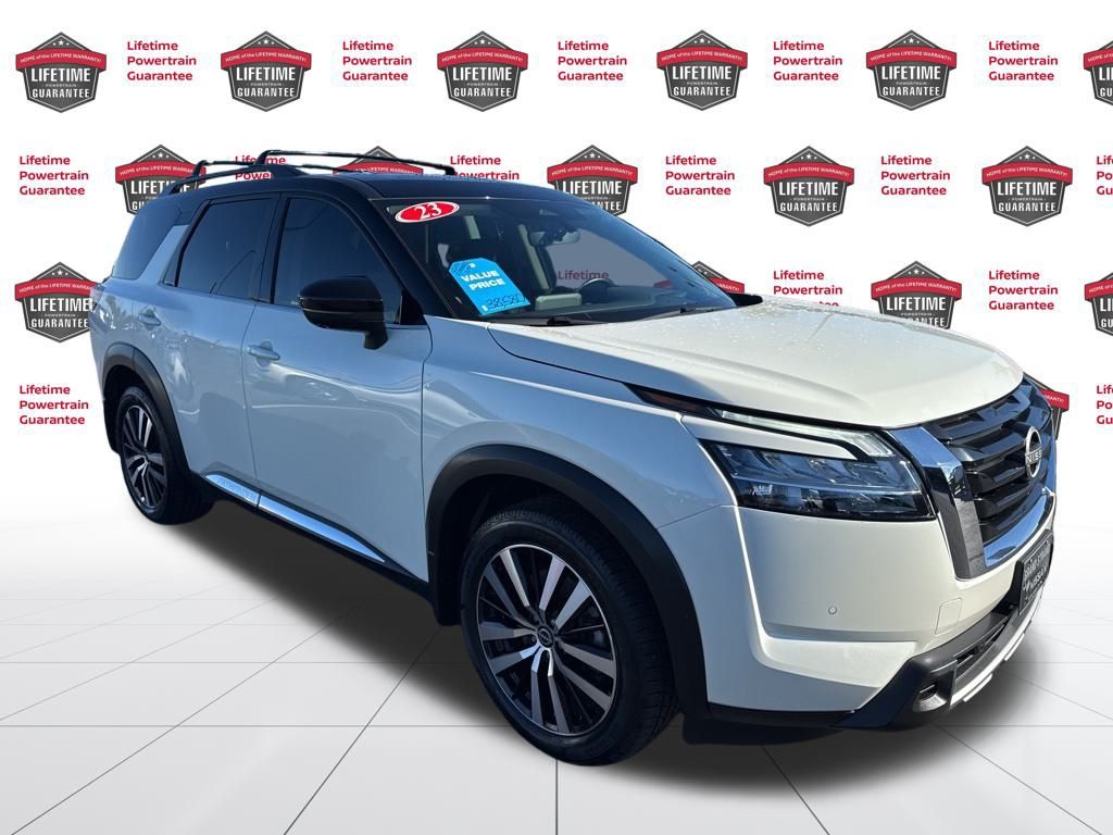2023 Nissan Pathfinder Platinum photo 3