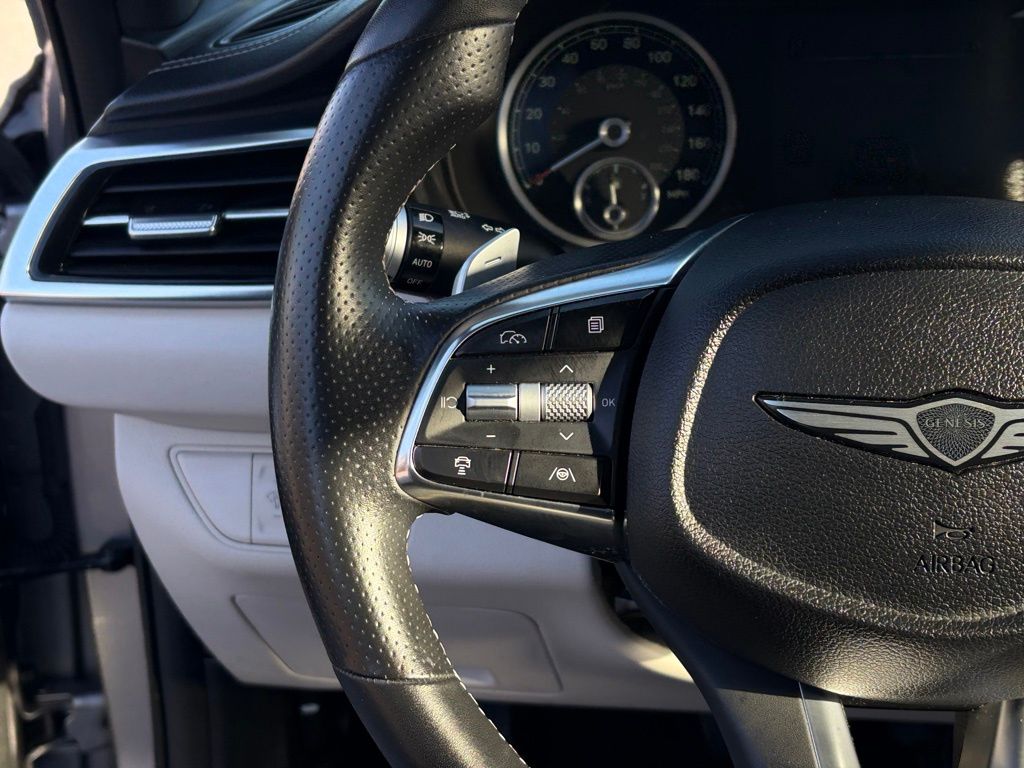 2025 GENESIS G70 Standard - Photo 17
