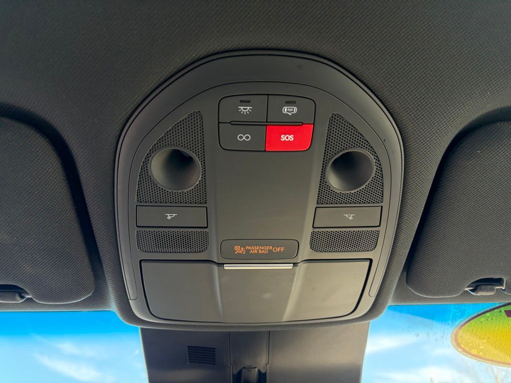 2025 GENESIS G70 Standard - Photo 21
