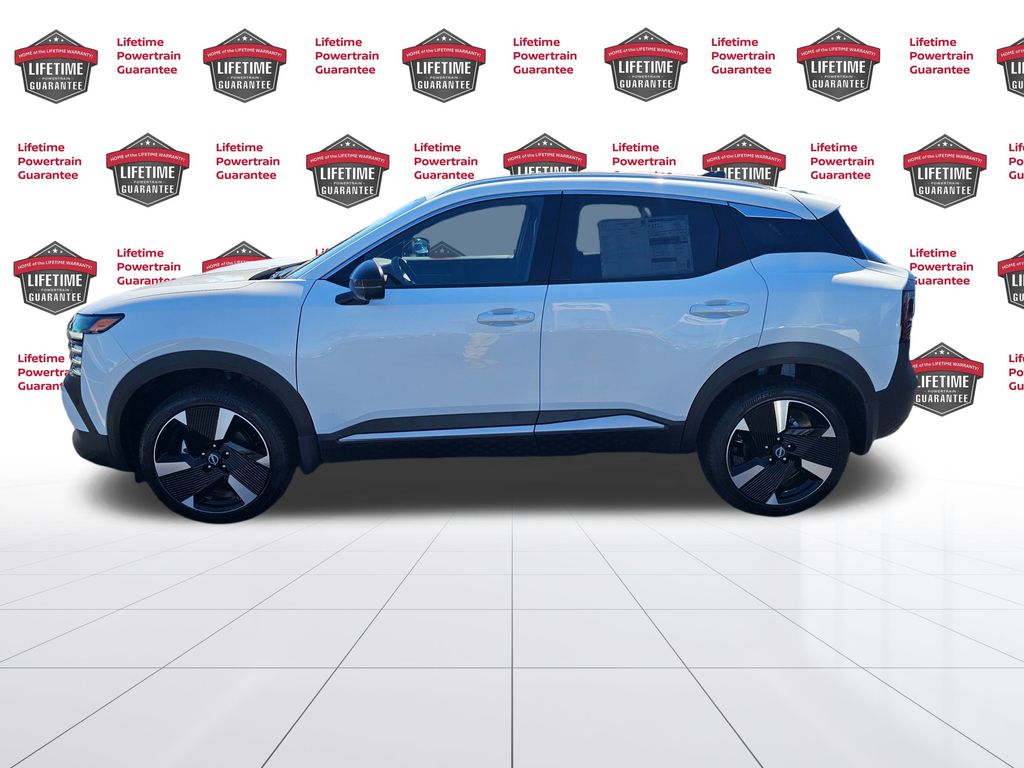 2026 Nissan Kicks SR photo 2