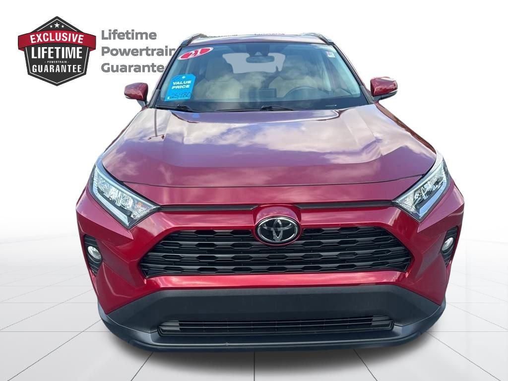 2021 Toyota RAV4 XLE's photo