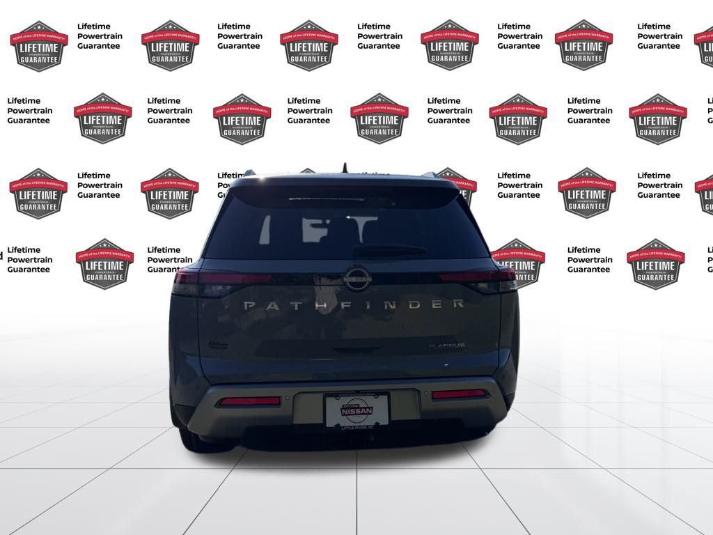 2025 Nissan Pathfinder Platinum photo 4