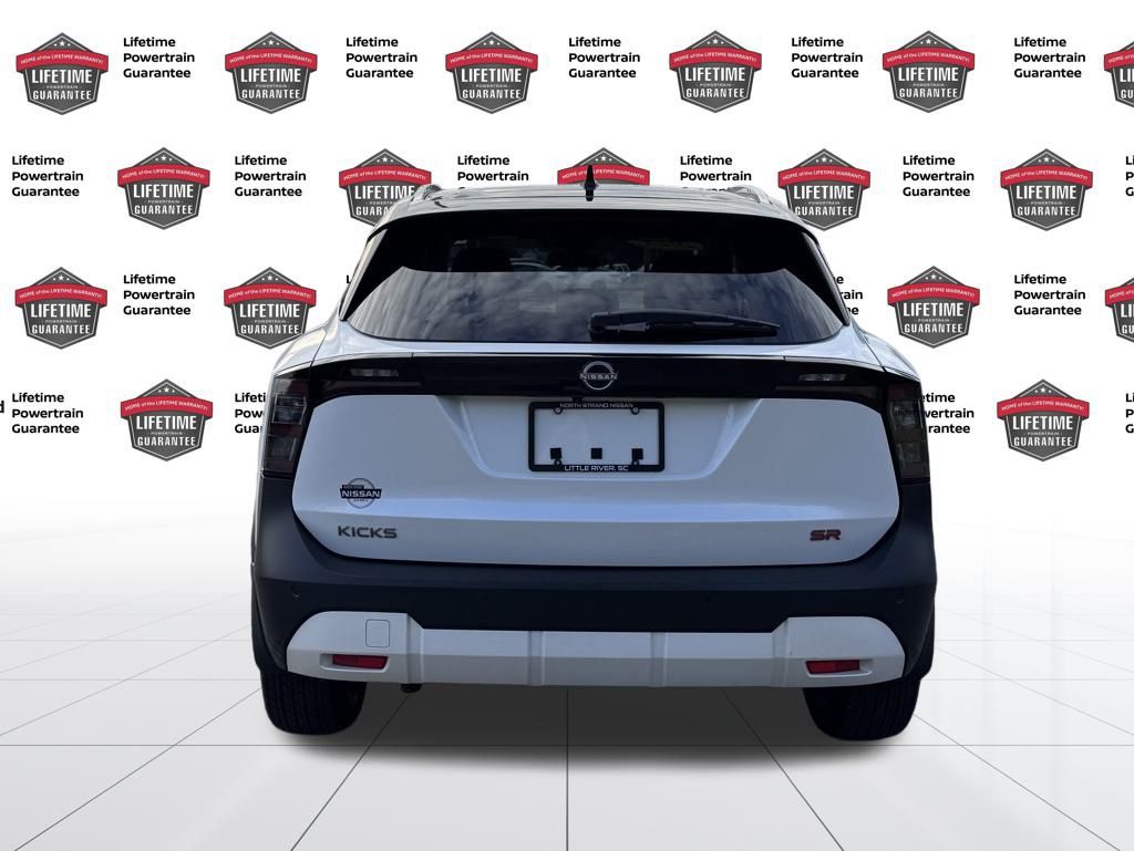 2025 Nissan Kicks SR photo 4