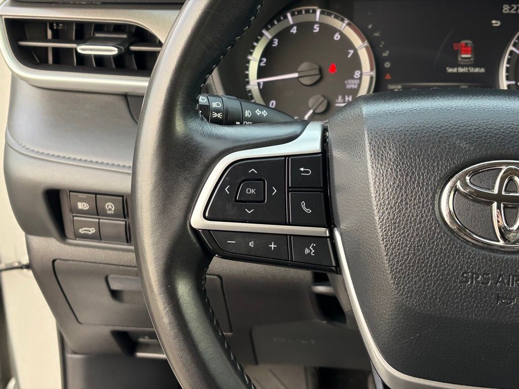 2023 Toyota Highlander LE - Photo 16