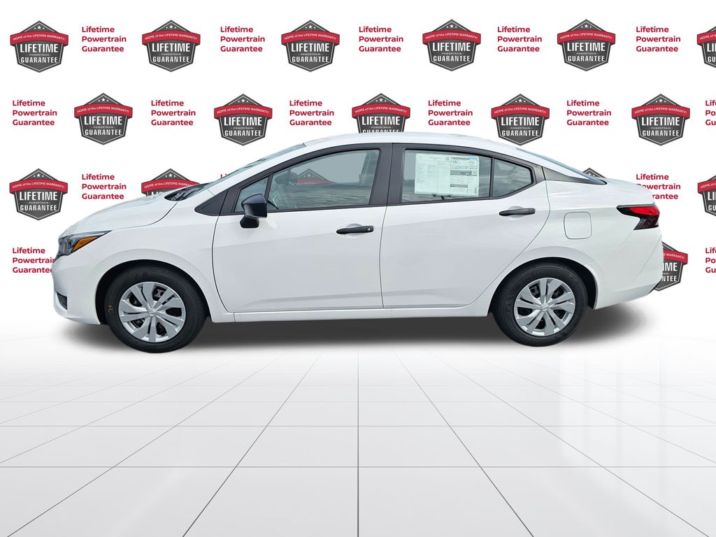 2025 Nissan Versa 1.6 S photo 2