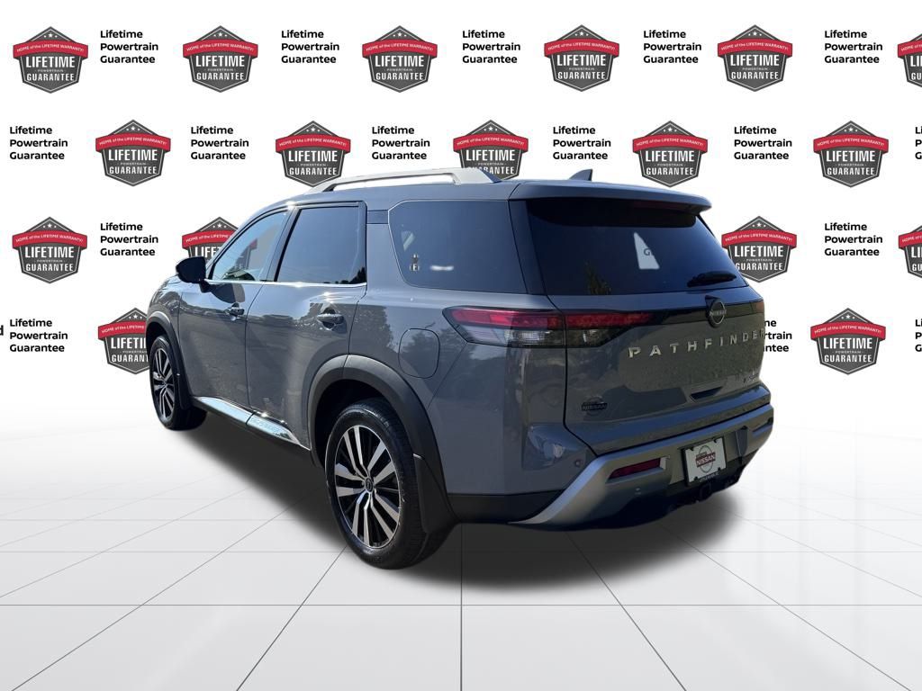 2025 Nissan Pathfinder Platinum photo 3