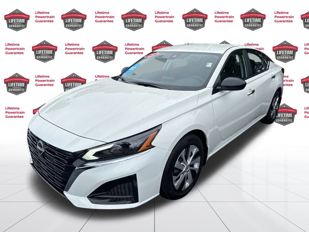 2025 Nissan Altima S's photo