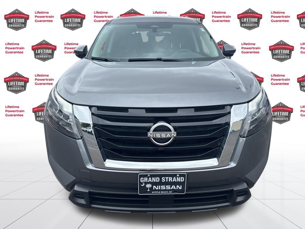 2024 Nissan Pathfinder SV photo 2