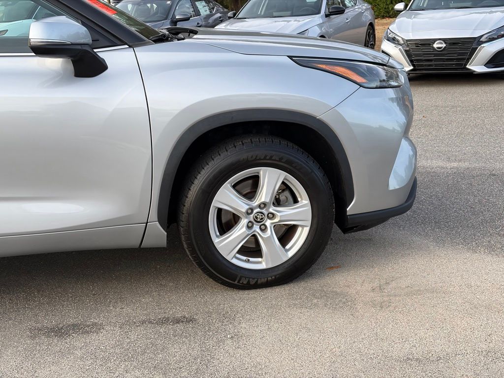 2023 Toyota Highlander LE - Photo 8