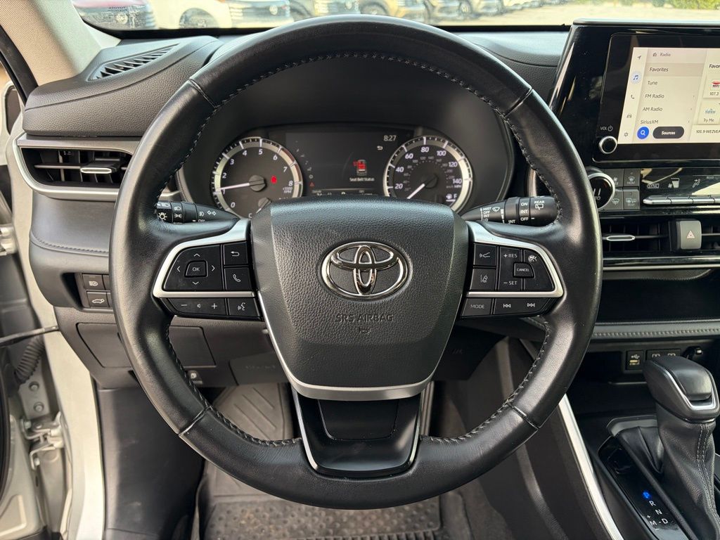 2023 Toyota Highlander LE - Photo 15