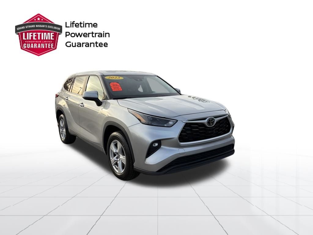 2023 Toyota Highlander LE - Photo 9