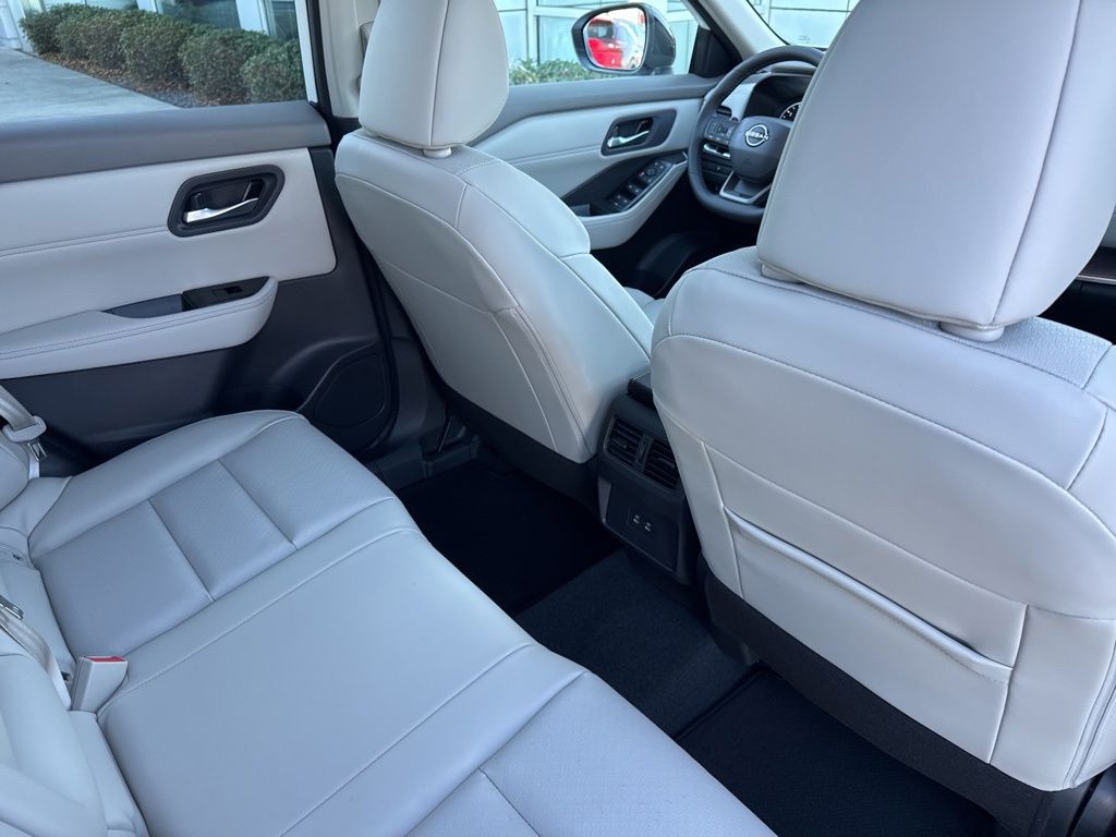 2026 Nissan Rogue Dark Armor - Photo 24