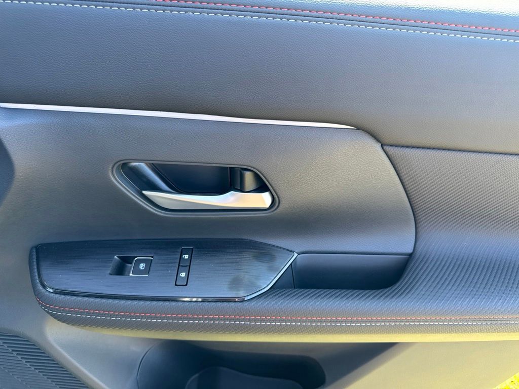 2026 Nissan KICKS SR - Photo 17