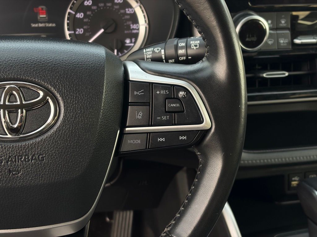 2023 Toyota Highlander LE - Photo 17
