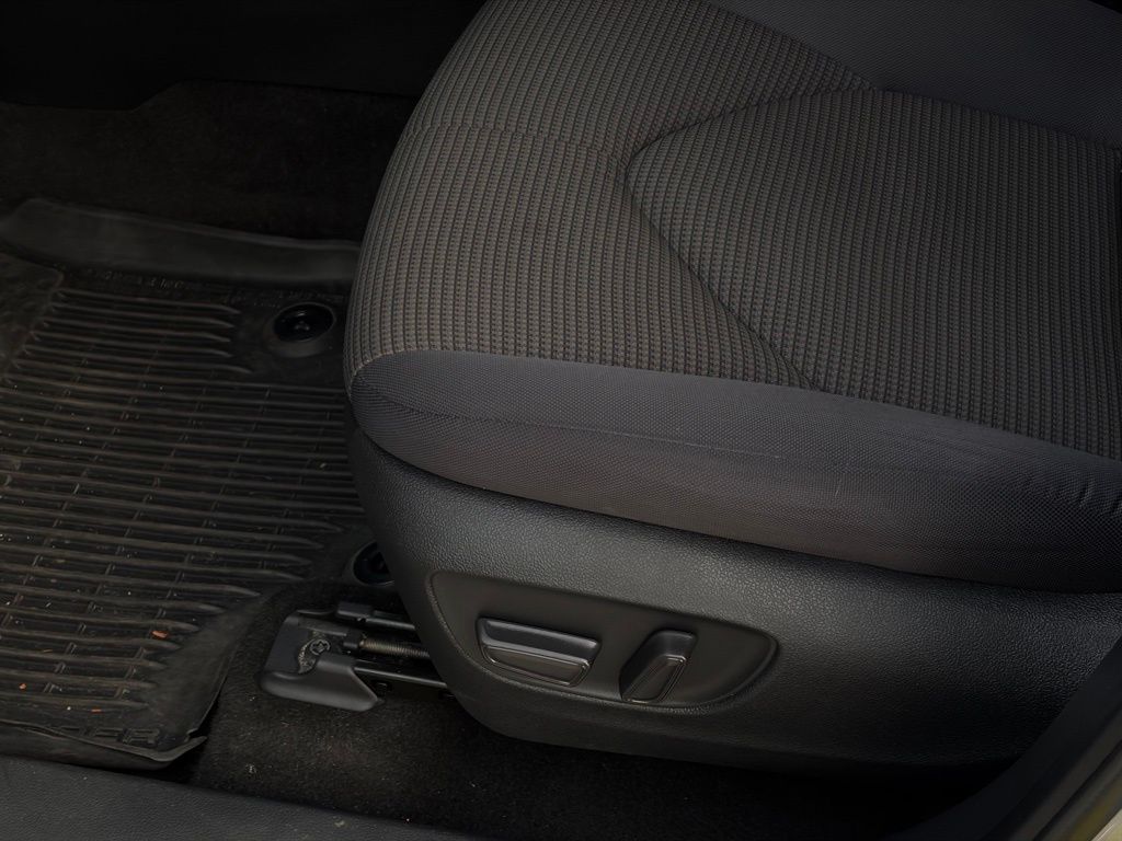 2023 Toyota Highlander LE - Photo 13