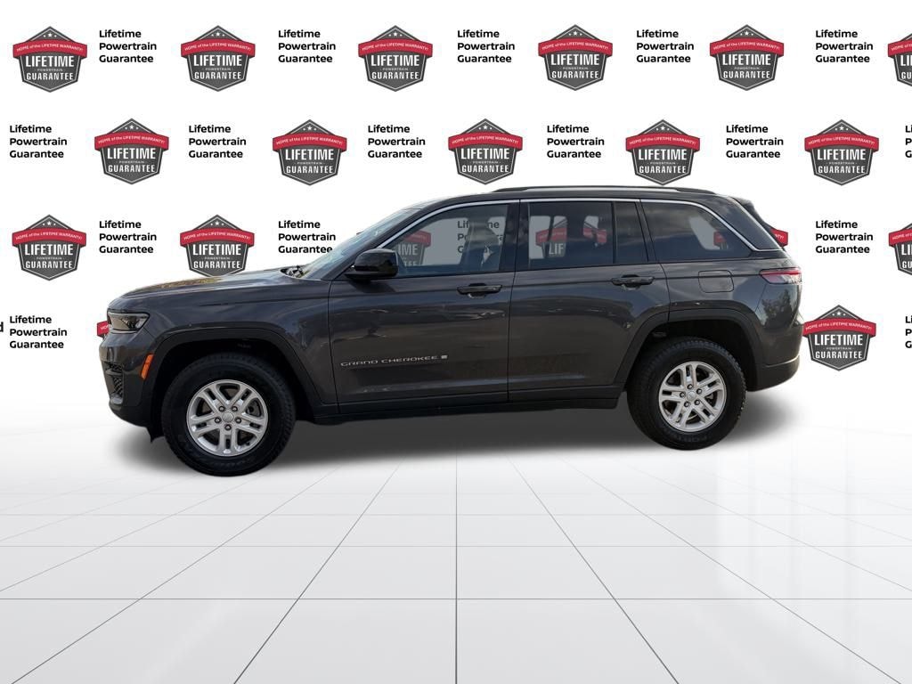 Used 2022 Jeep Grand Cherokee Laredo SUV