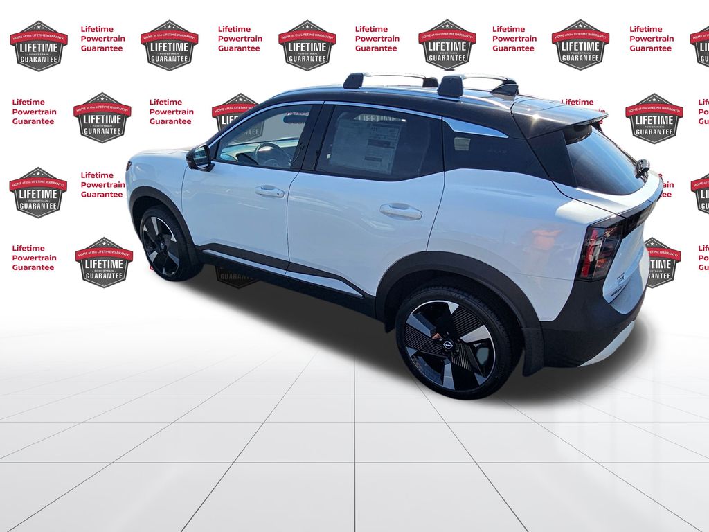 2026 Nissan Kicks SR photo 3