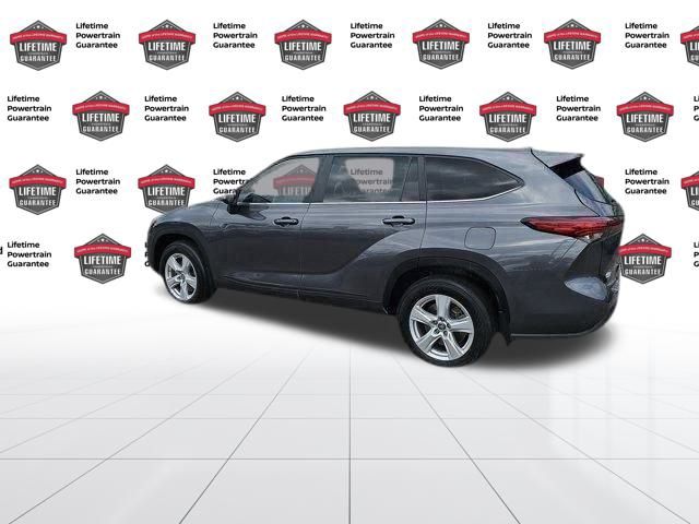 2023 Toyota Highlander L photo 3