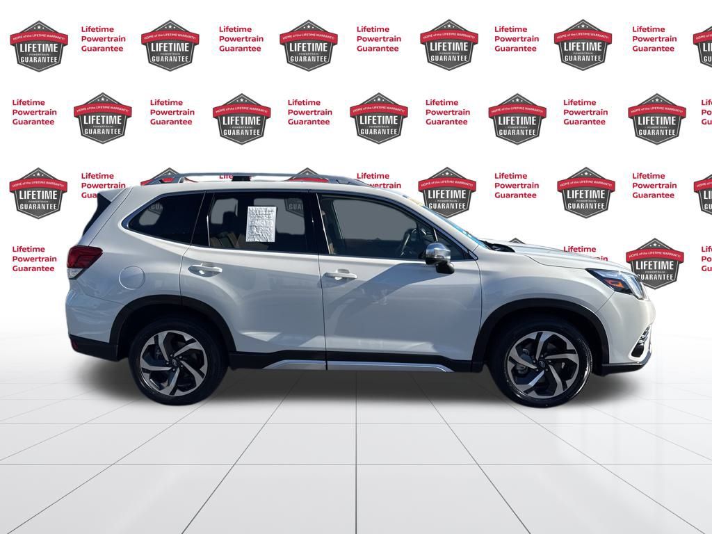 2022 Subaru Forester Touring photo 4